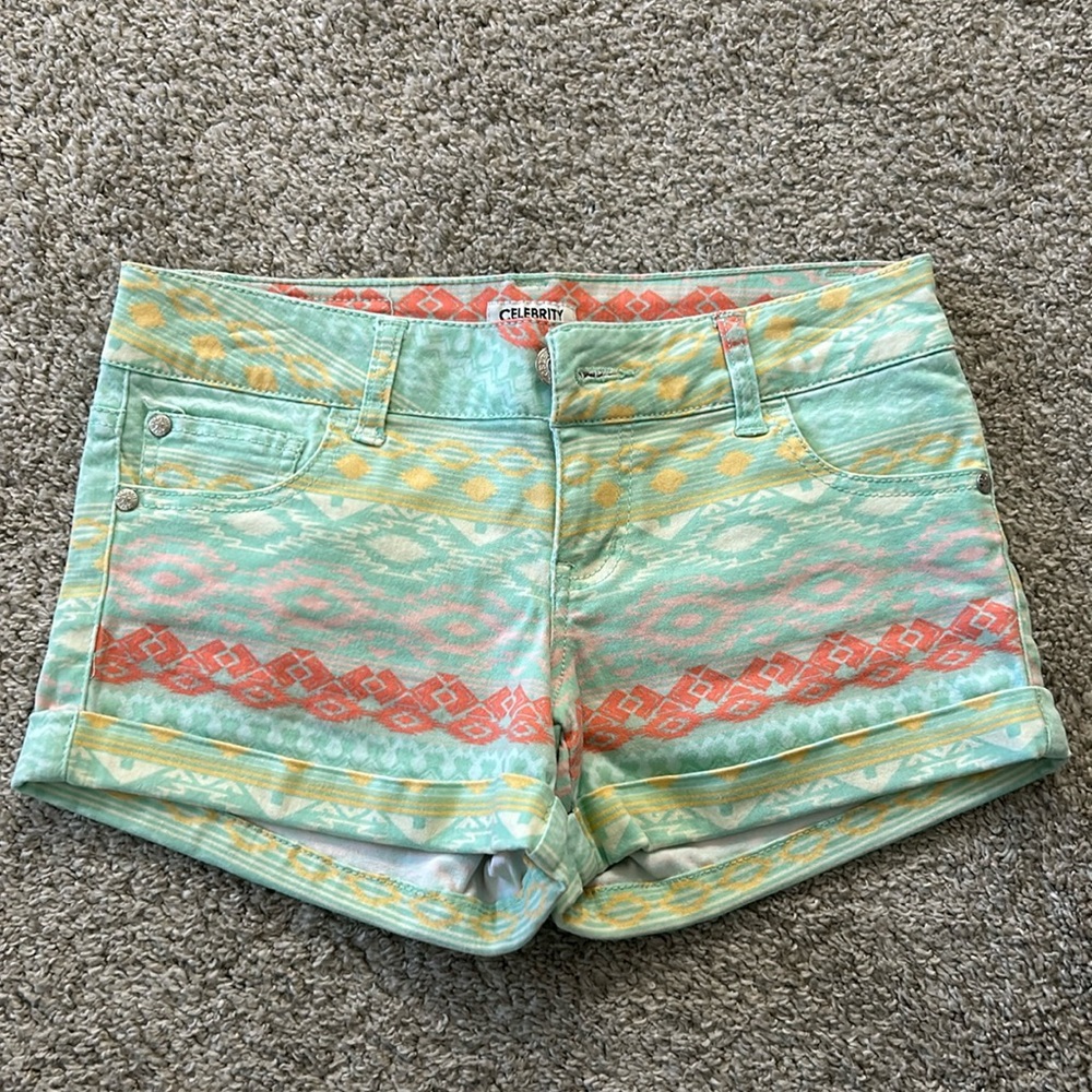 Size 3 Celebrity Pink shorts
